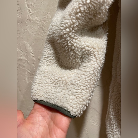 The GAP Kids Cozy Cream and Green Sherpa Jacket Size 12 Medium - Picture 6 of 9